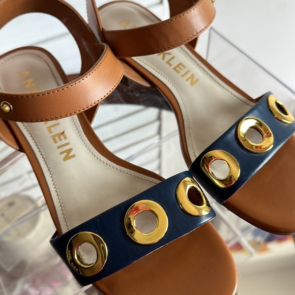 EUC Anne Klein Ellamae Blue & Tan Leather Block Heel Gold Grommet Sandal - Picture 4 of 14